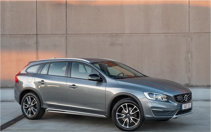 Volvo V60 Cross Country cena 59900 przebieg: 248315, rok produkcji 2017 z Lublin małe 631